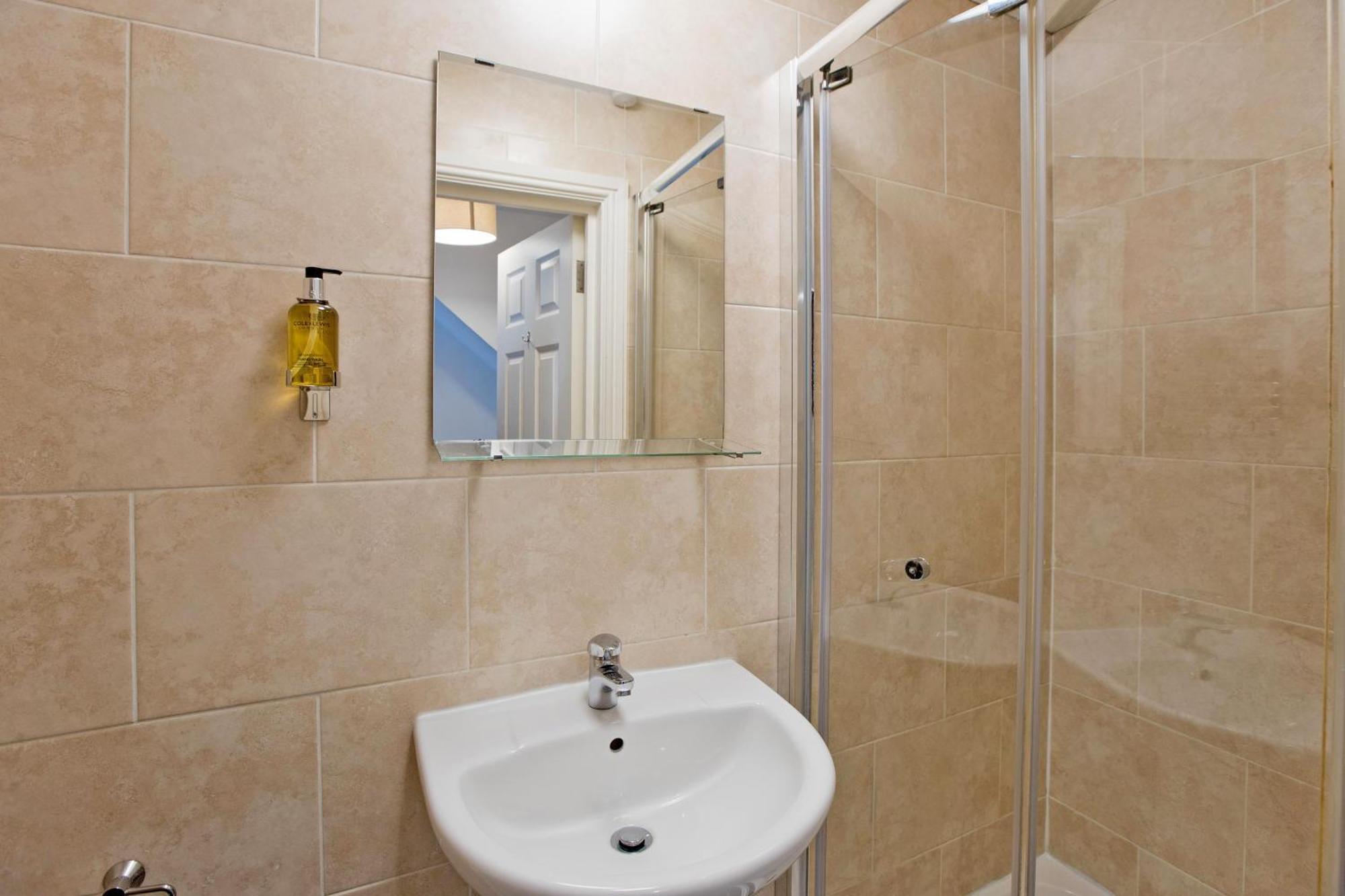 Imperial Corner House-Whitechapel Apartment London Bagian luar foto