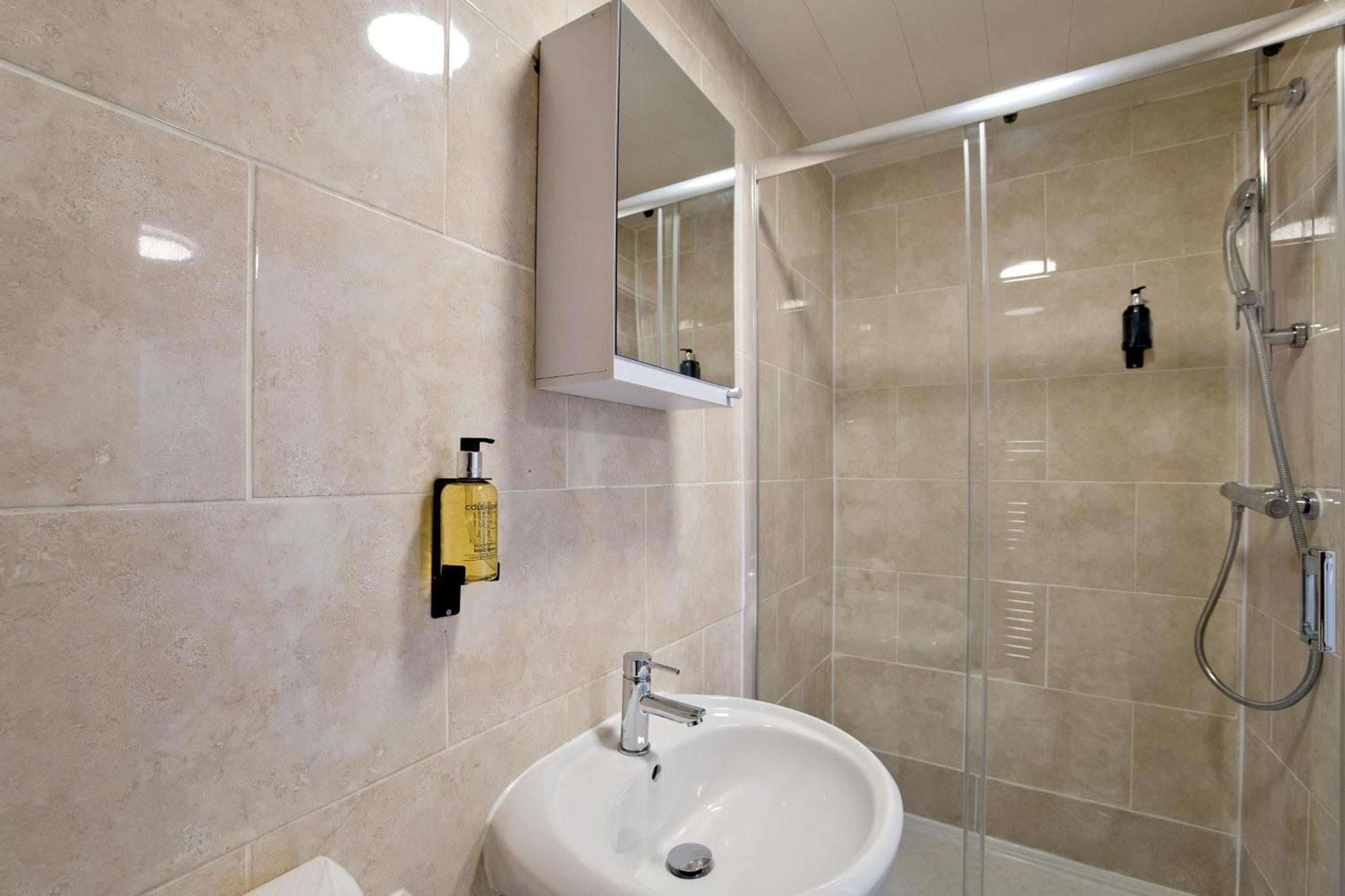 Imperial Corner House-Whitechapel Apartment London Bagian luar foto